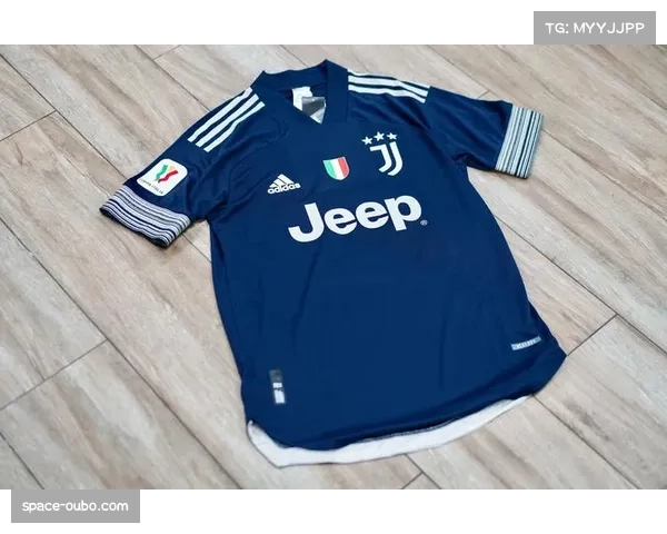 镜头：布冯现身尤文图斯主场，观看老东家国家德比